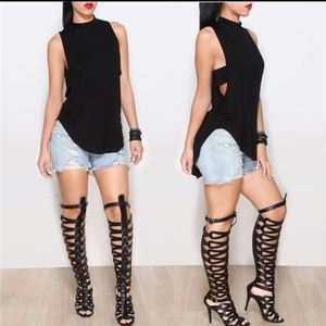 Sleeveless side strap tank top. Can be worn with V in front or back see pics